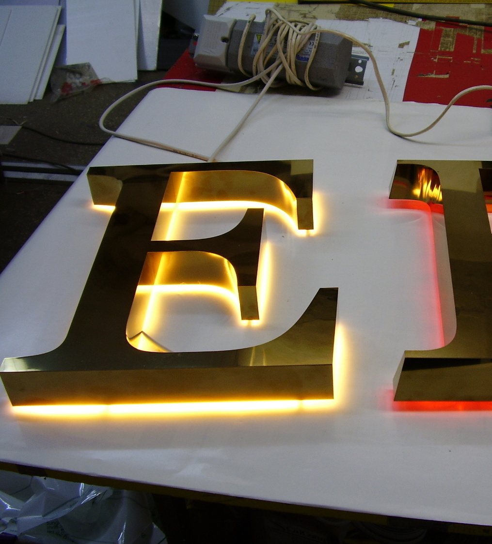 буквы из нержавеющей стали, буквы с контражуром, долговечная реклама, наружная реклама, металлические буквы, объемные буквы