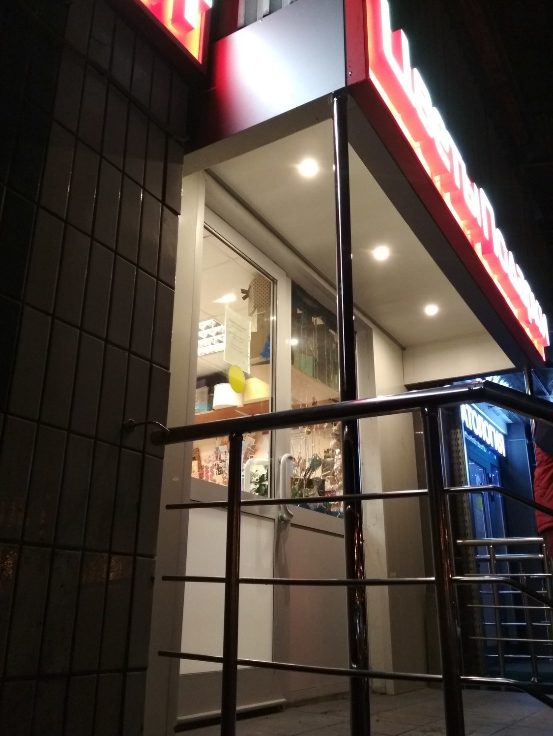 козырек, оформление входа, оформление входной группы, наружная реклама